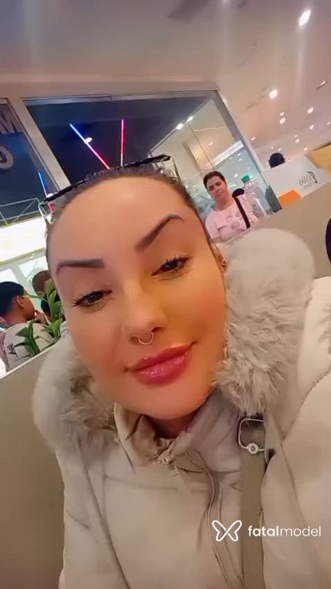 Acompanhante mulher com cabelo castanho de olhos mel - Bella