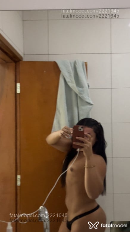 Acompanhante mulher trans morena (o) de olhos mel - Lavínia