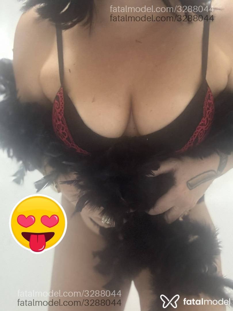 Acompanhante mulher morena (o) de olhos verdes em Virtual - Sara Santine