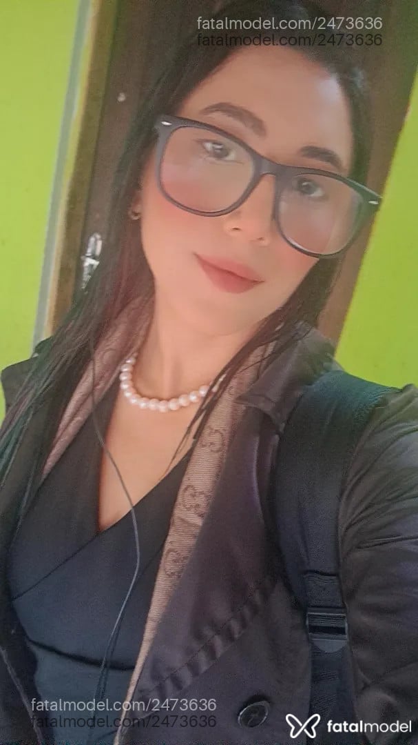 Acompanhante mulher morena (o) de olhos castanhos - Pikenah