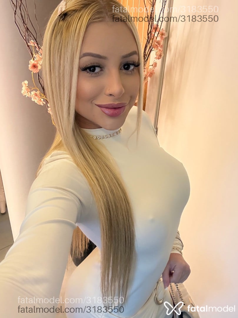 Acompanhante mulher loira (o) de olhos castanhos - Luiza Vegas