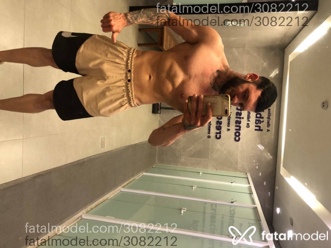 Acompanhante homem morena (o) de olhos castanhos - Anthony