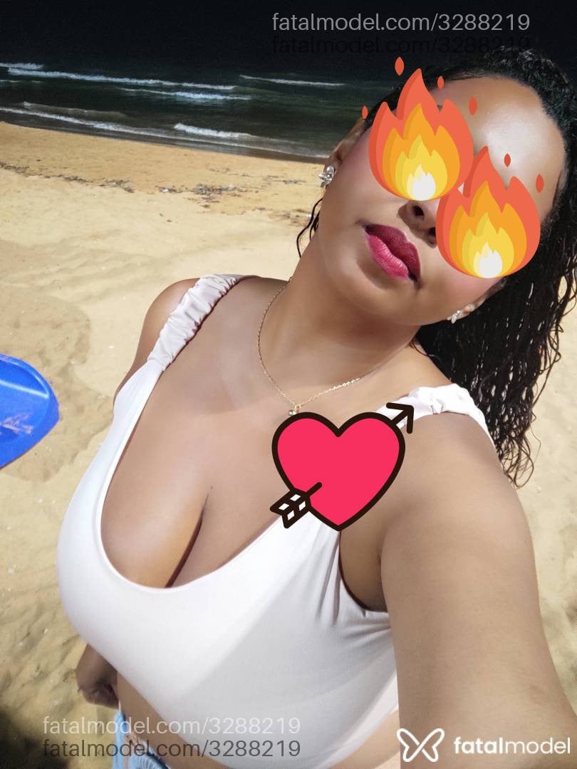Acompanhante mulher morena (o) de olhos pretos - Evelin