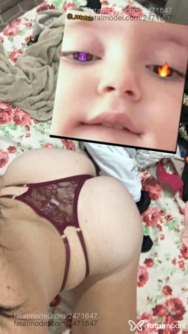 Acompanhante mulher trans com cabelo castanho de olhos verdes - Luanny Moura