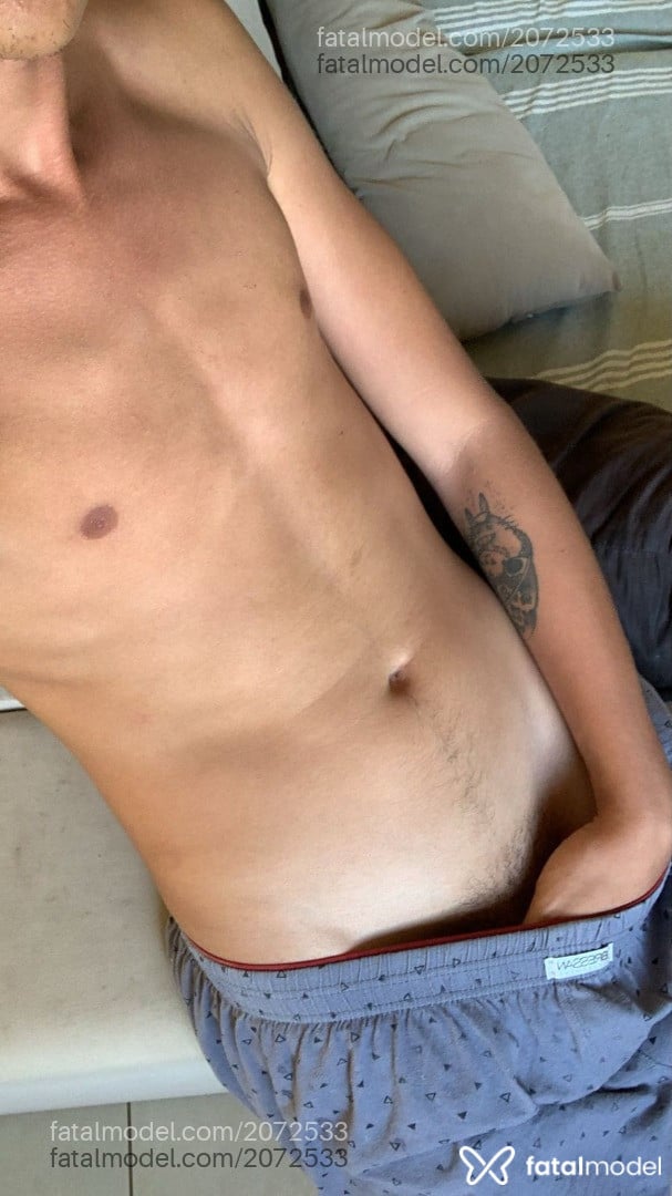 Acompanhante homem morena (o) de olhos pretos - Paco