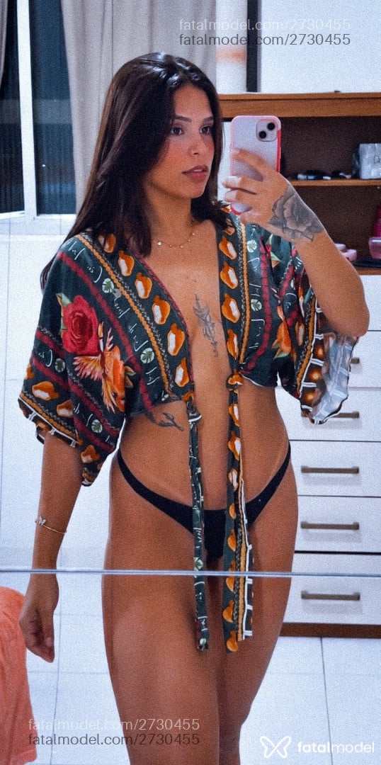 Acompanhante mulher com cabelo castanho de olhos castanhos - Airáa Santos