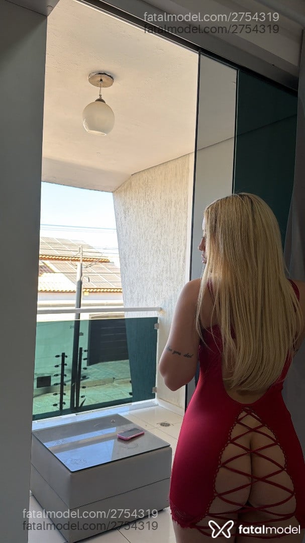 Acompanhante mulher loira (o) de olhos verdes - Cloe Martins