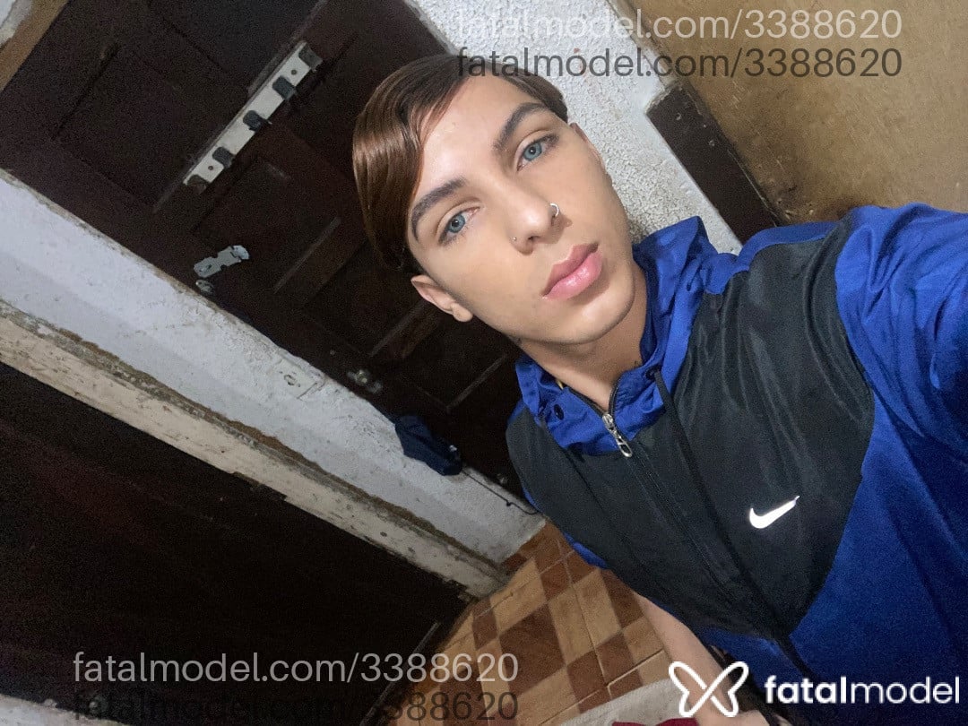 Acompanhante homem com cabelo castanho de olhos azuis - Rubzinhaaa