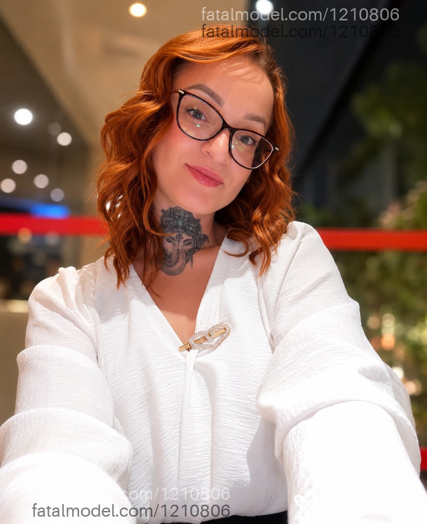 Acompanhante mulher ruiva (o) de olhos verdes - Camily Barbieri