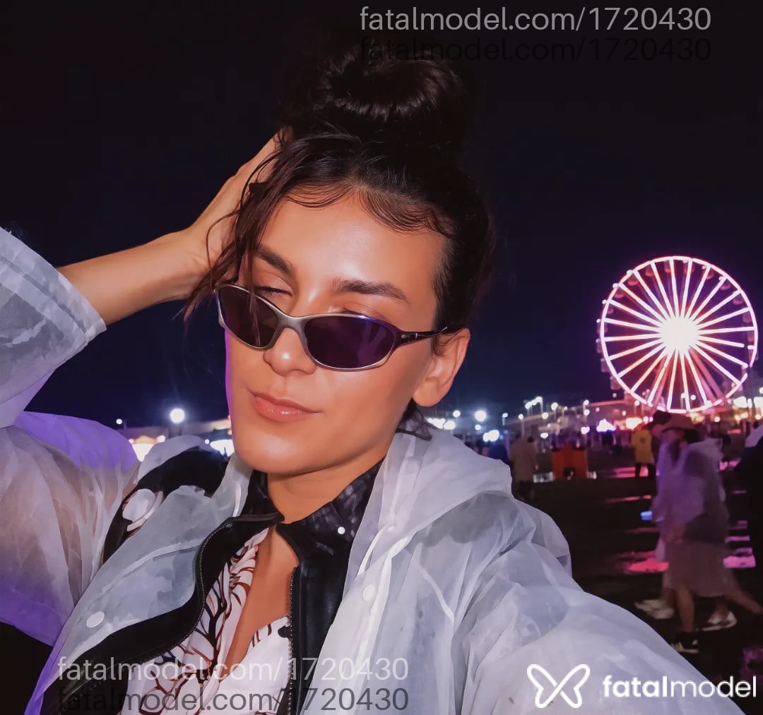 Acompanhante mulher trans morena (o) de olhos castanhos - Lua