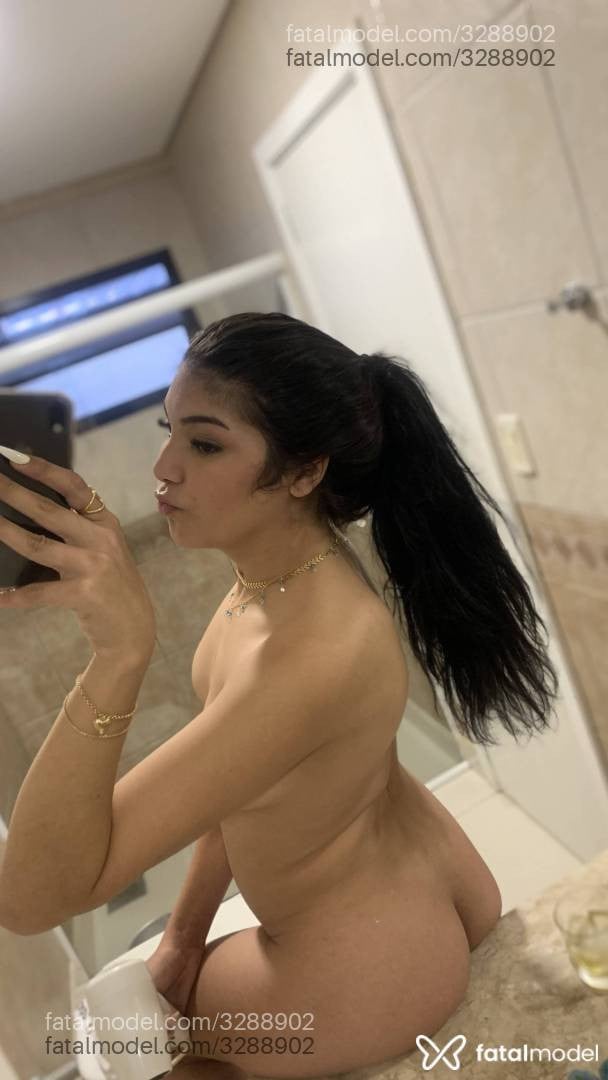 Acompanhante mulher com cabelo castanho de olhos mel em Araranguá - Cristina Bragança