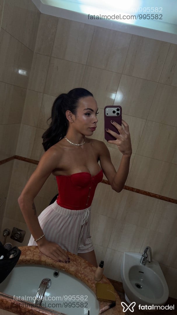 Acompanhante travesti com cabelo castanho de olhos castanhos - Bella Pacheco
