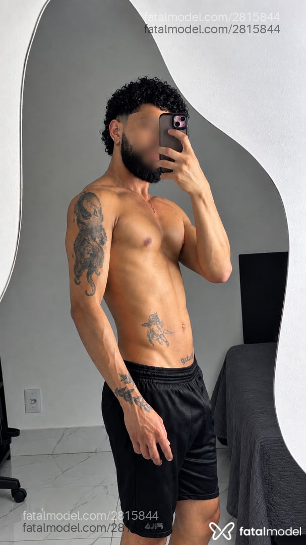 Acompanhante homem com cabelo castanho de olhos castanhos - Paulo