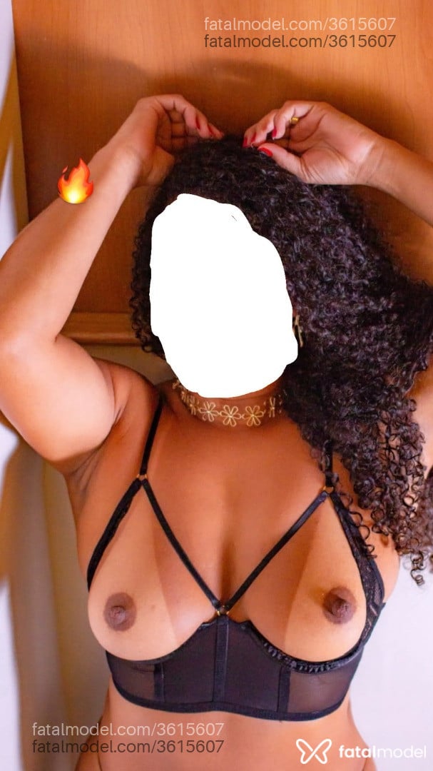 Acompanhante mulher com cabelo castanho de olhos castanhos - Mary Lins