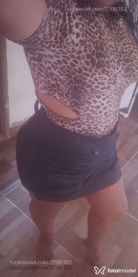 Acompanhante mulher morena (o) de olhos castanhos - Julia