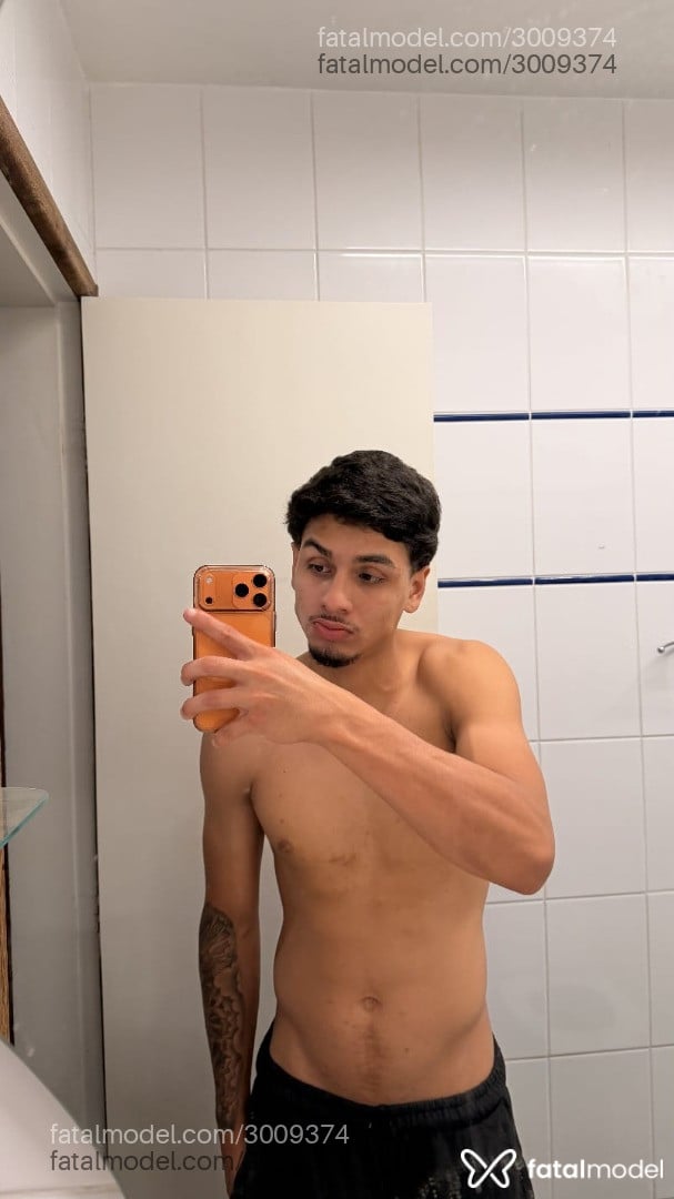 Acompanhante homem morena (o) de olhos castanhos - Walif