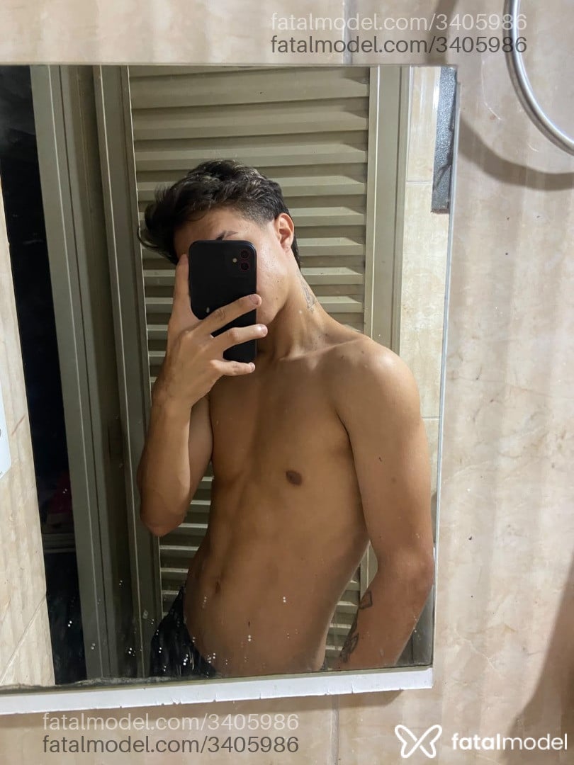 Acompanhante homem com cabelo castanho de olhos castanhos - Fernandes