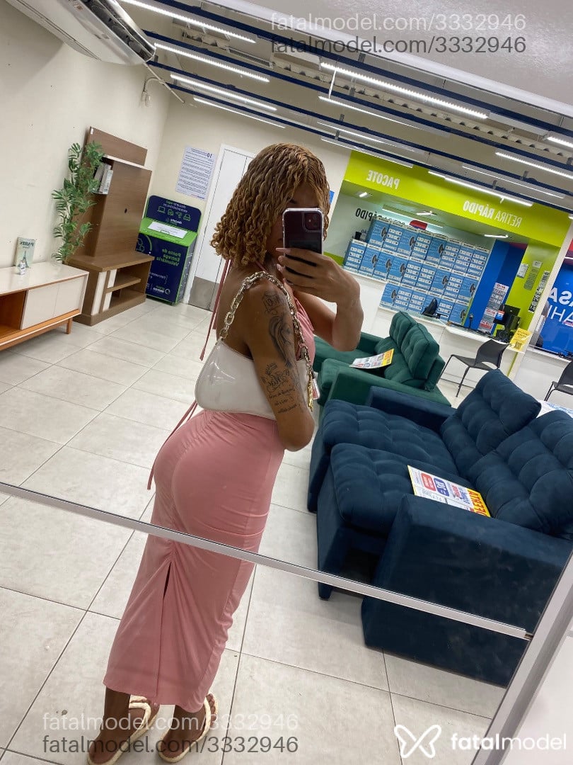Acompanhante mulher trans loira (o) de olhos pretos - Alice