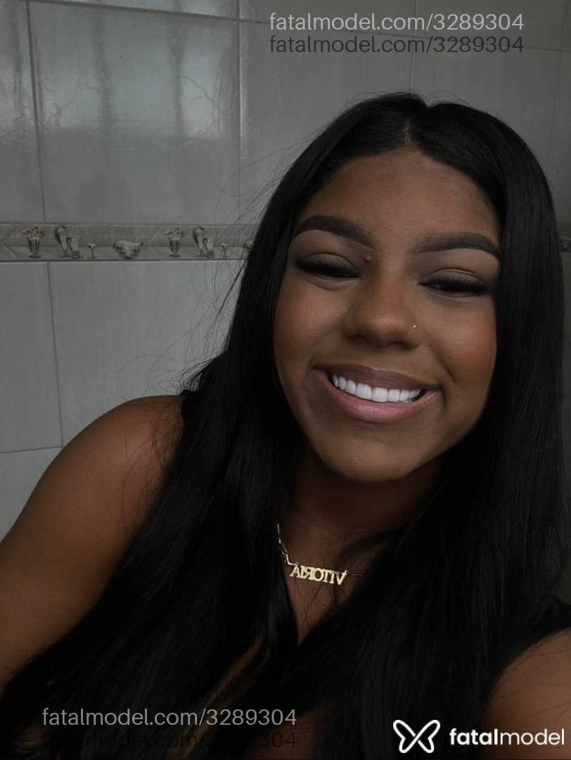 Acompanhante mulher morena (o) de olhos castanhos - Alicia