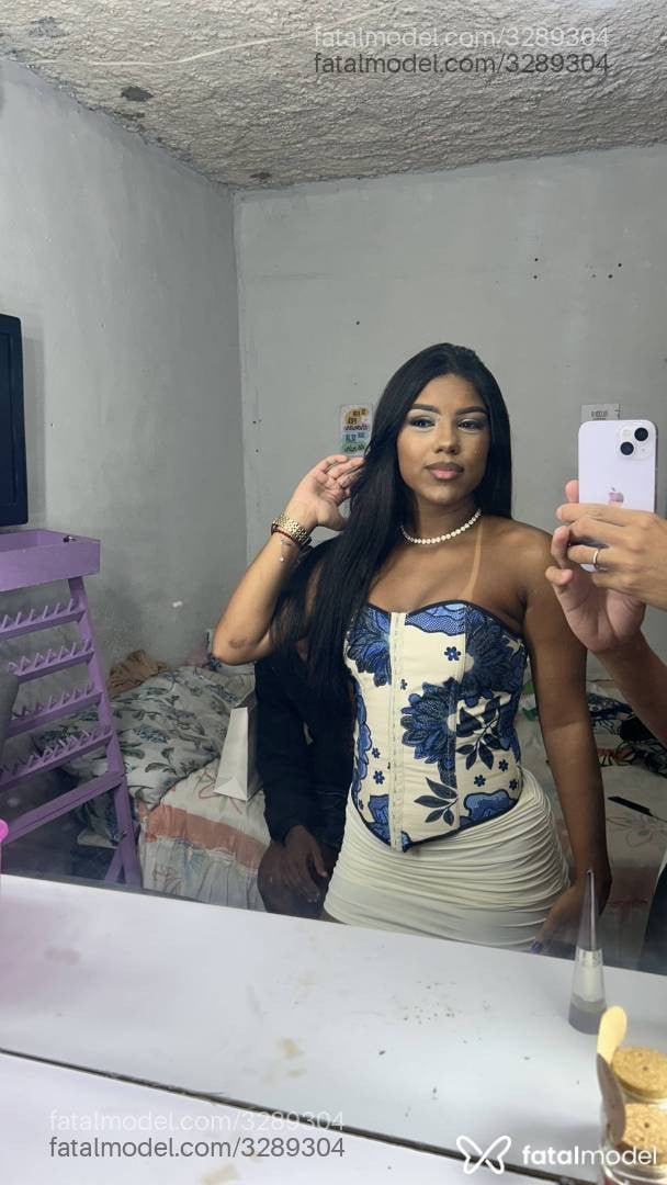 Acompanhante mulher morena (o) de olhos castanhos - Alicia