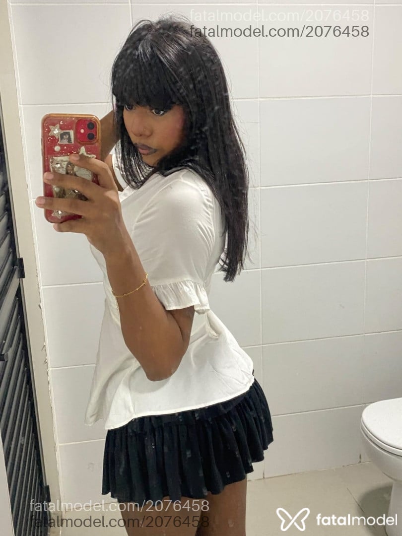 Acompanhante mulher trans morena (o) de olhos castanhos - Iaraa
