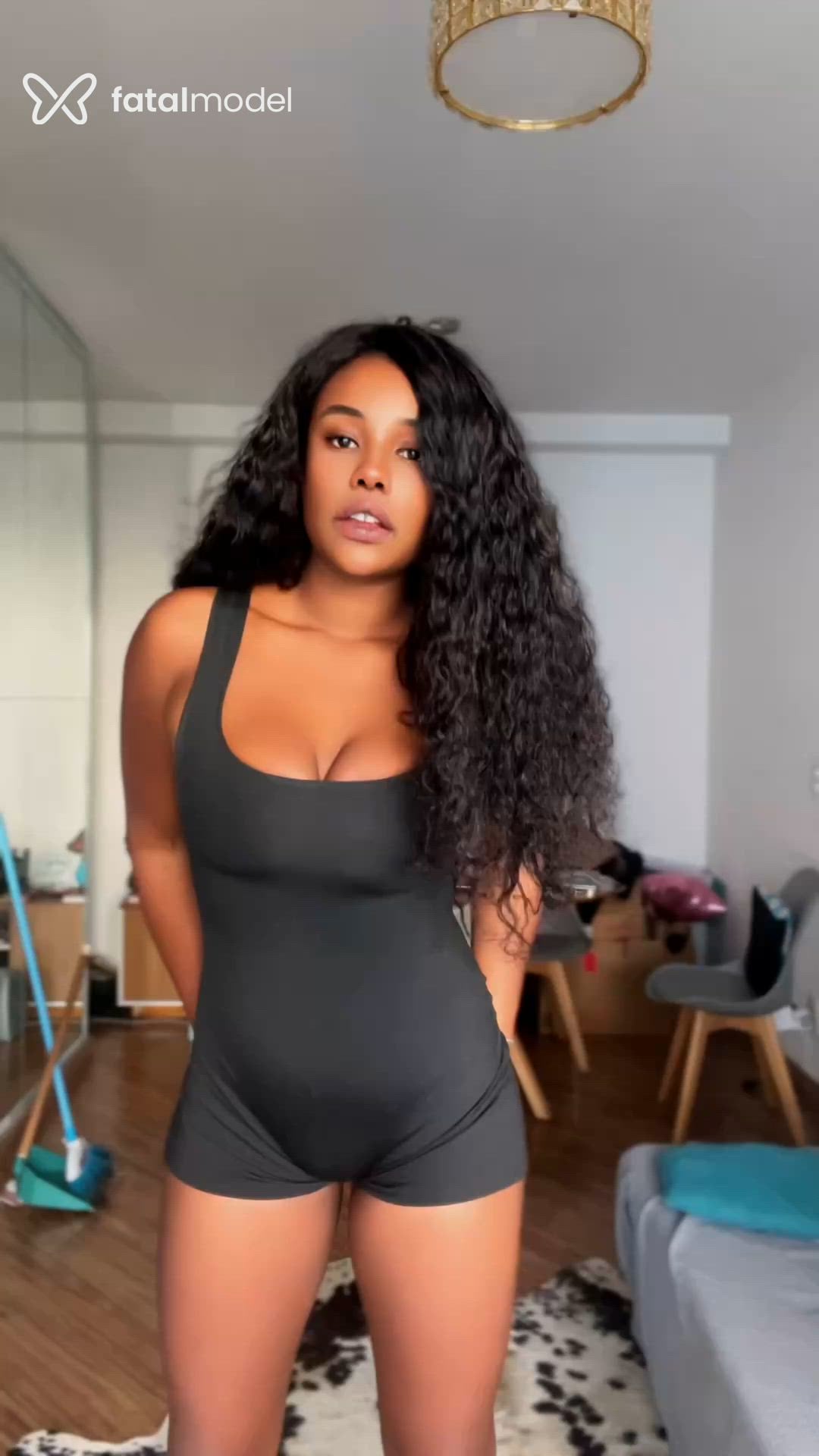 Acompanhante mulher morena (o) de olhos pretos - Sophia Lins