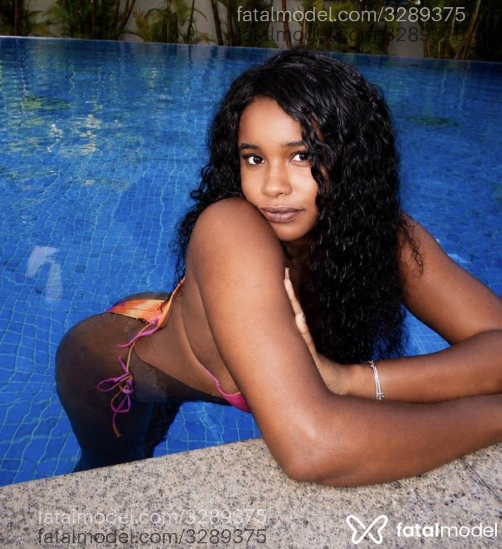 Acompanhante mulher morena (o) de olhos pretos - Sophia Lins
