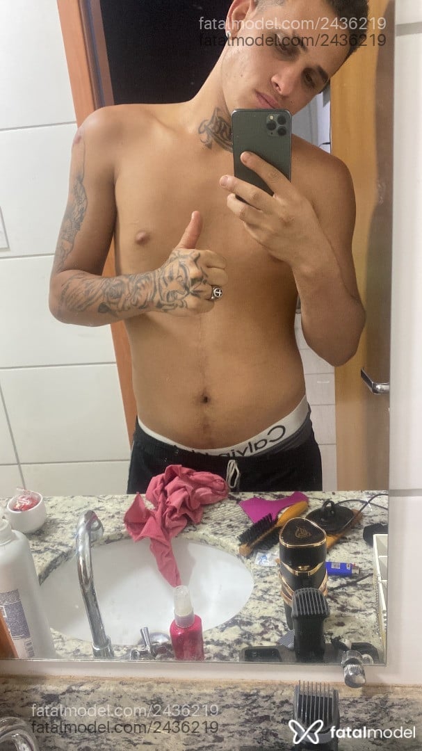 Acompanhante homem morena (o) de olhos verdes - Mikael
