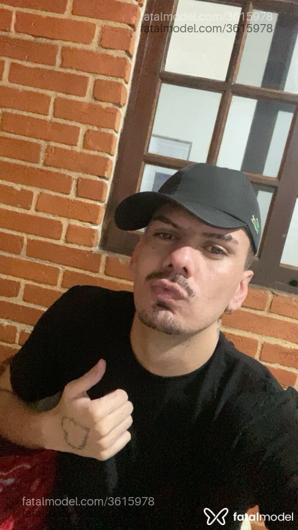 Acompanhante homem morena (o) de olhos castanhos - Dotadovers