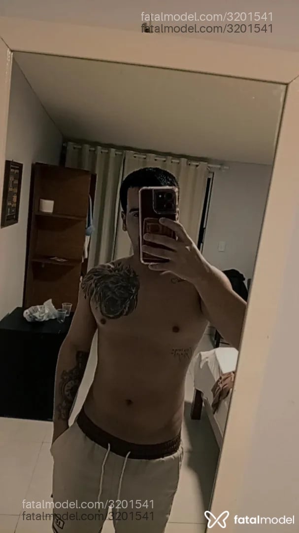 Acompanhante homem com cabelo castanho de olhos castanhos - Joab Silva