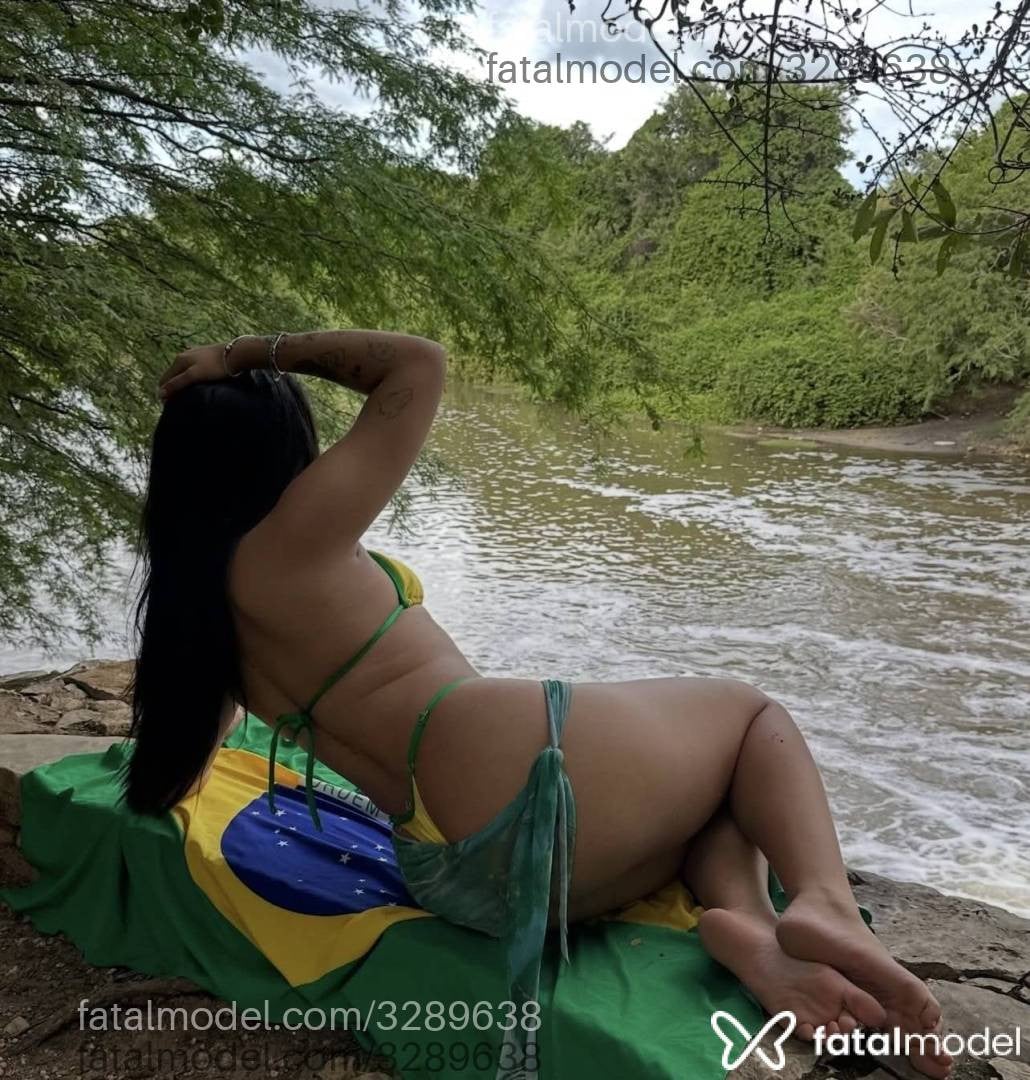 Acompanhante mulher morena (o) de olhos pretos - Luiza