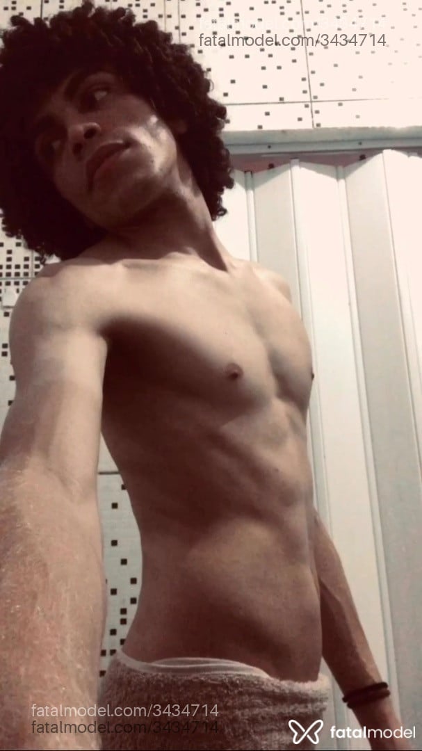 Acompanhante homem com cabelo castanho de olhos castanhos - Kdois
