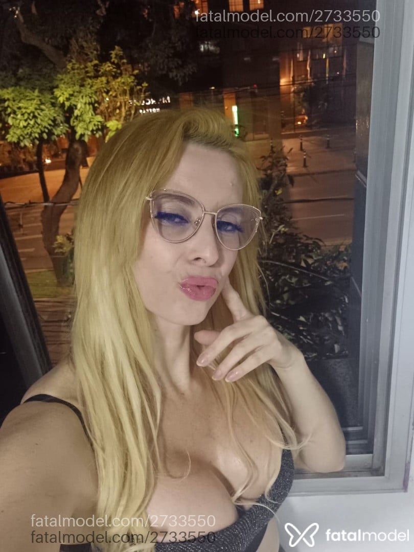 Acompanhante mulher loira (o) de olhos azuis - Emilly