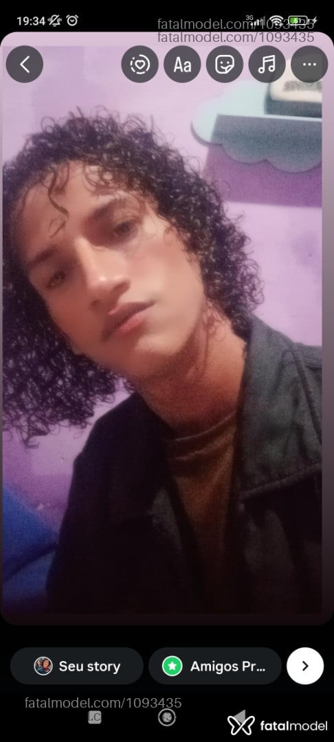 Acompanhante homem com cabelo castanho de olhos castanhos - Olliver