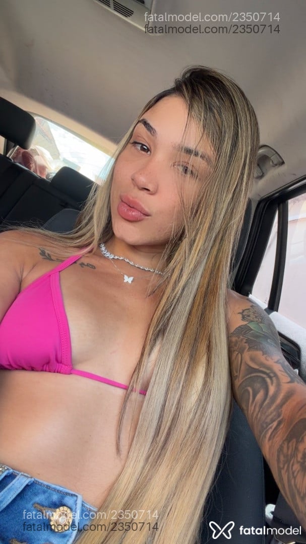 Acompanhante mulher loira (o) de olhos castanhos - Giovanna