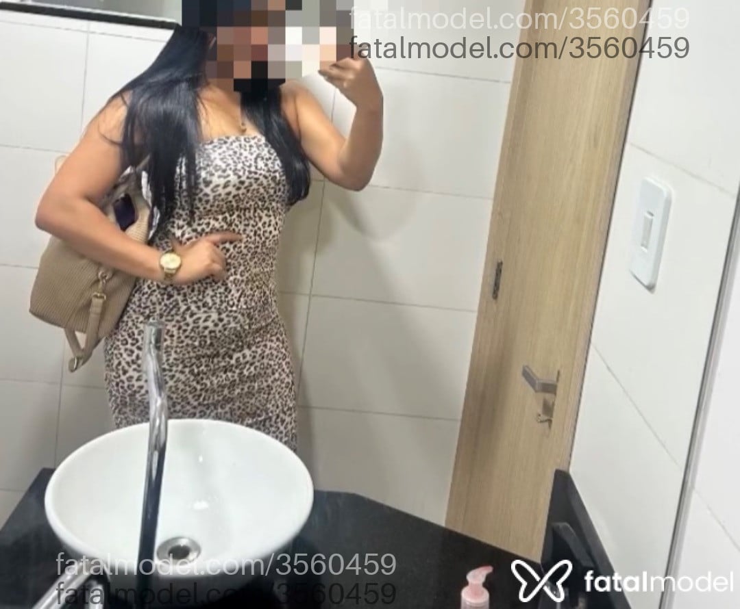Acompanhante mulher morena (o) de olhos pretos - Laura
