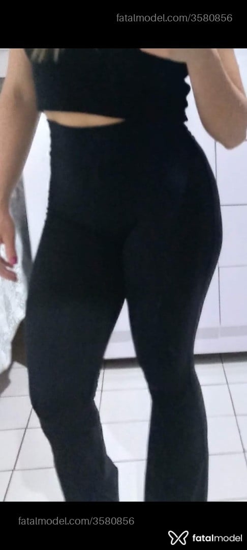Acompanhante mulher loira (o) de olhos castanhos - Alana