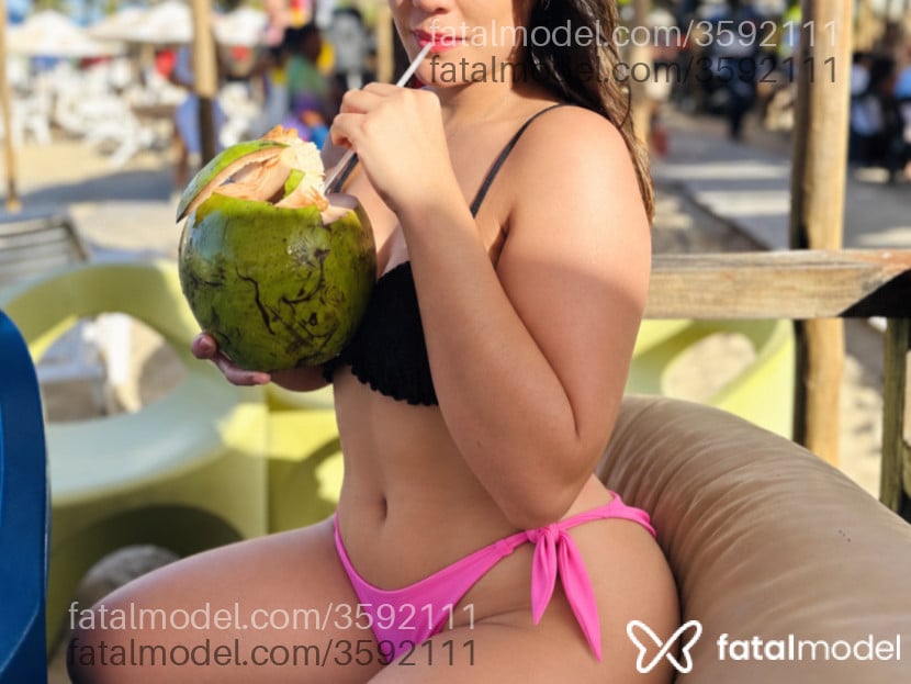 Acompanhante mulher morena (o) de olhos castanhos - Melinda