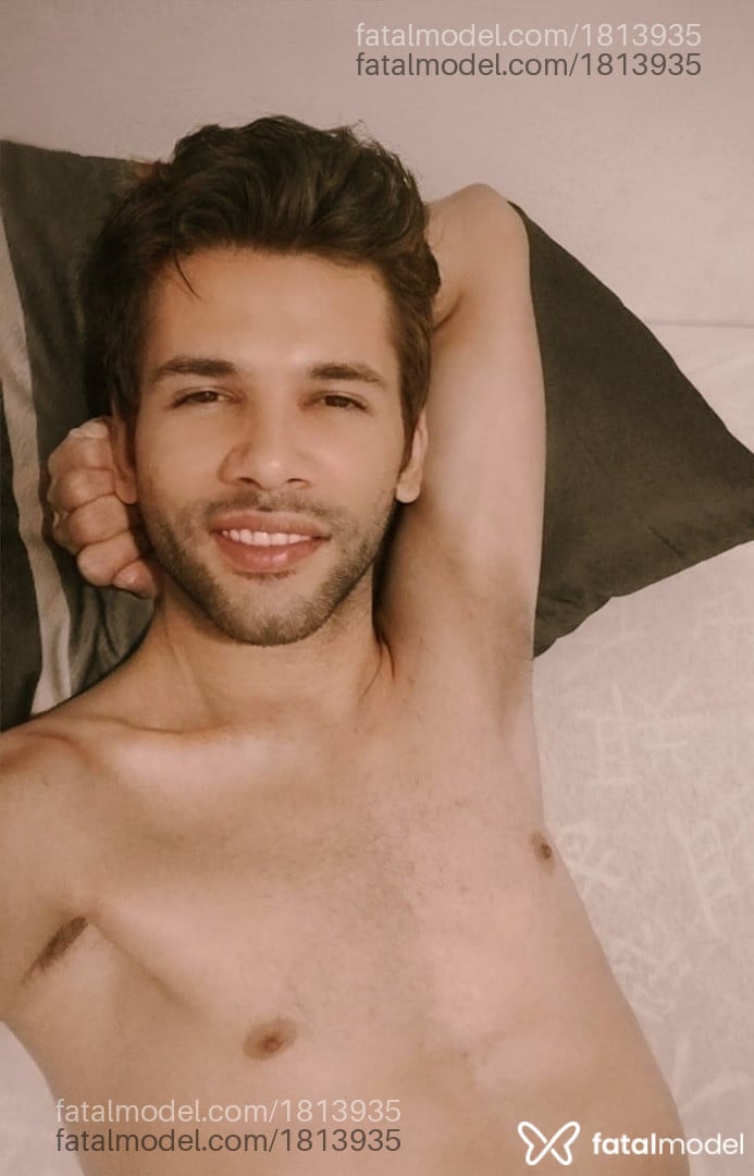 Acompanhante mulher trans com cabelo castanho de olhos castanhos - Vinícius Tur