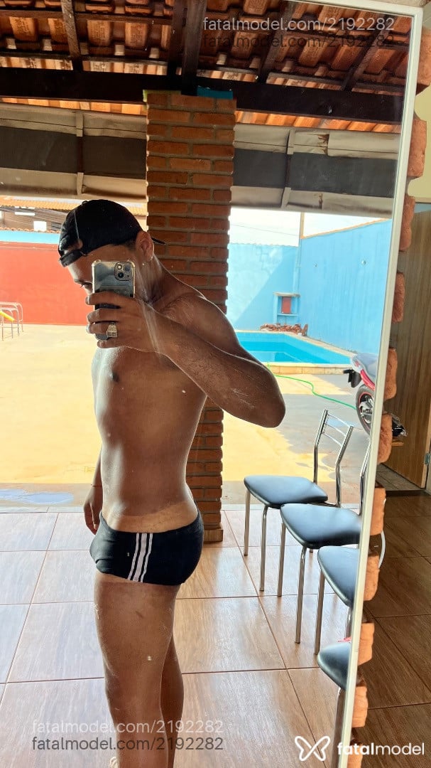 Acompanhante homem morena (o) de olhos castanhos - Carllos