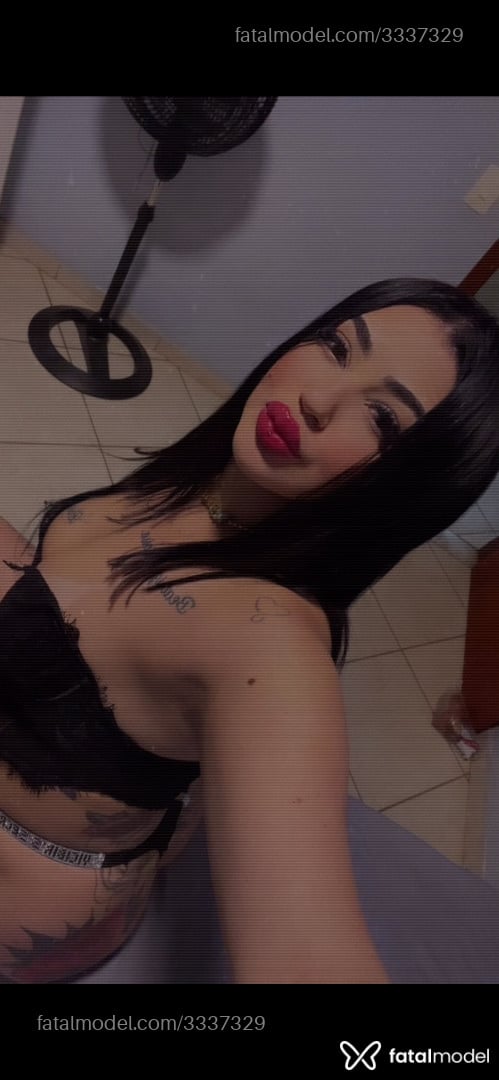 Acompanhante mulher morena (o) de olhos verdes - Kelly