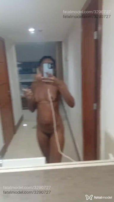 Acompanhante mulher morena (o) de olhos pretos - Camila Acompanhante mulher morena (o) de olhos pretos - Camila