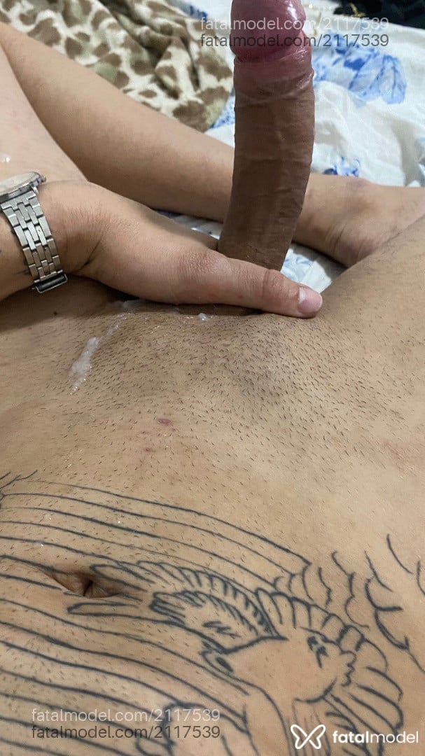 Acompanhante homem com cabelo castanho de olhos azuis - Xavier