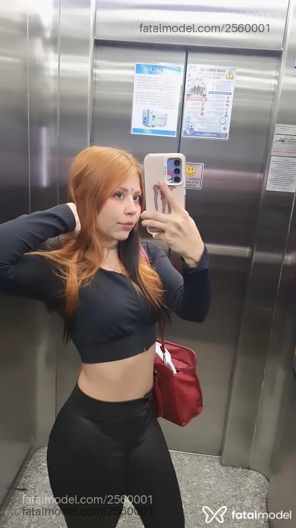 Acompanhante mulher ruiva (o) de olhos castanhos - Safira