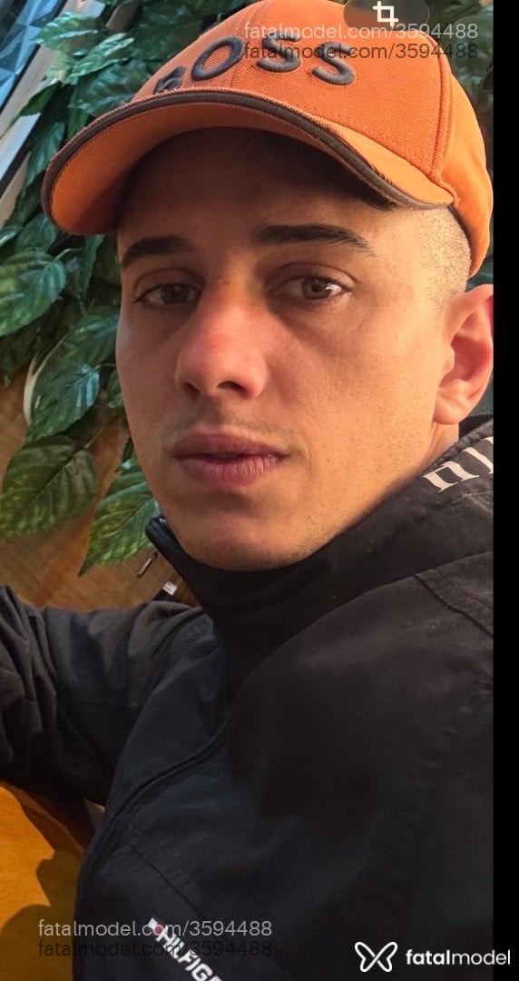 Acompanhante homem com cabelo grisalho de olhos verdes - Gustavo