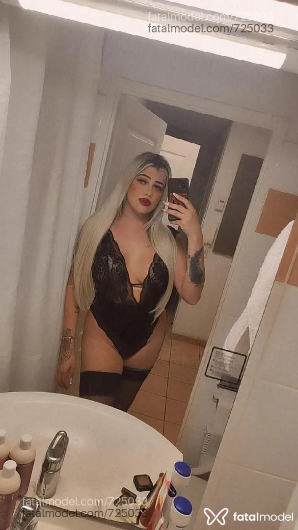 Acompanhante mulher trans loira (o) de olhos verdes - Larissa Gabriela