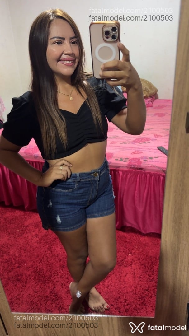 Acompanhante mulher com cabelo castanho de olhos castanhos - Aline
