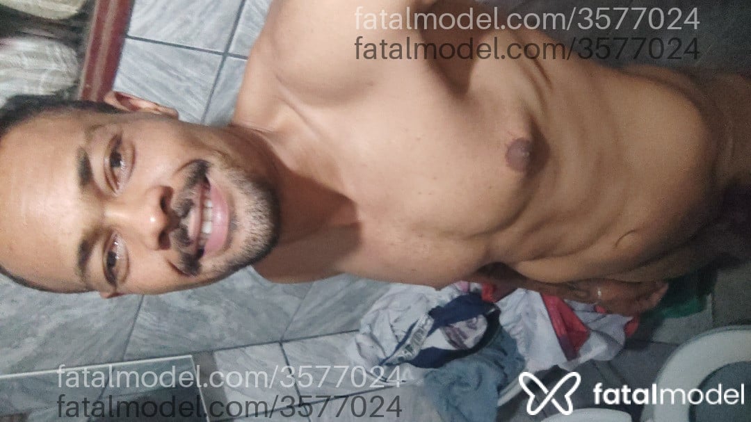 Acompanhante homem morena (o) de olhos castanhos - Maurício