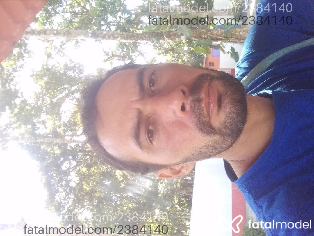 Acompanhante homem com cabelo castanho de olhos castanhos - Daniel