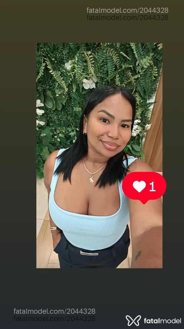 Acompanhante mulher morena (o) de olhos pretos - Belinda